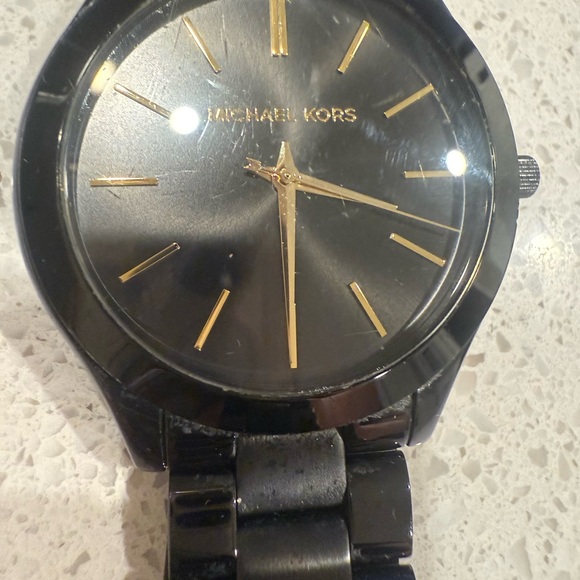 Michael kors black and gold watch woman’s small wrist - Picture 6 of 6